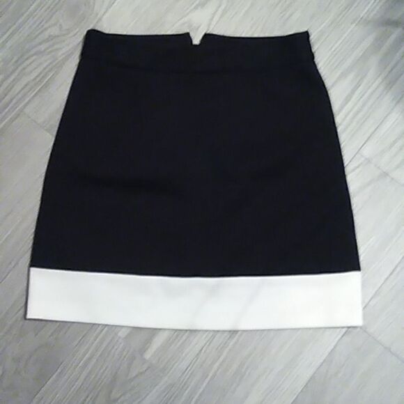 Size 4 Black and white Laundry by Shelli Segal mini skirt - Picture 1 of 4